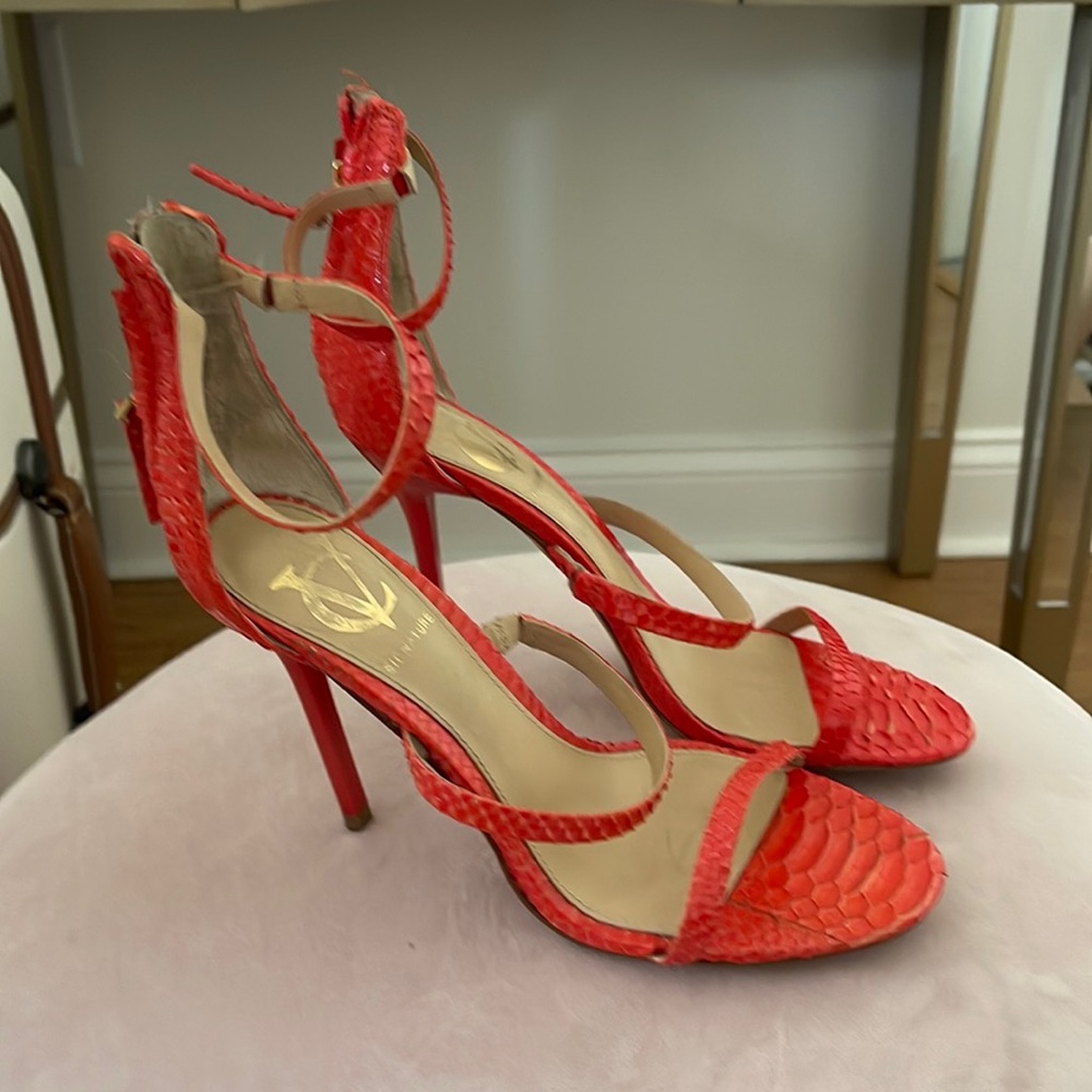 Vero Cuoio Leather heels!